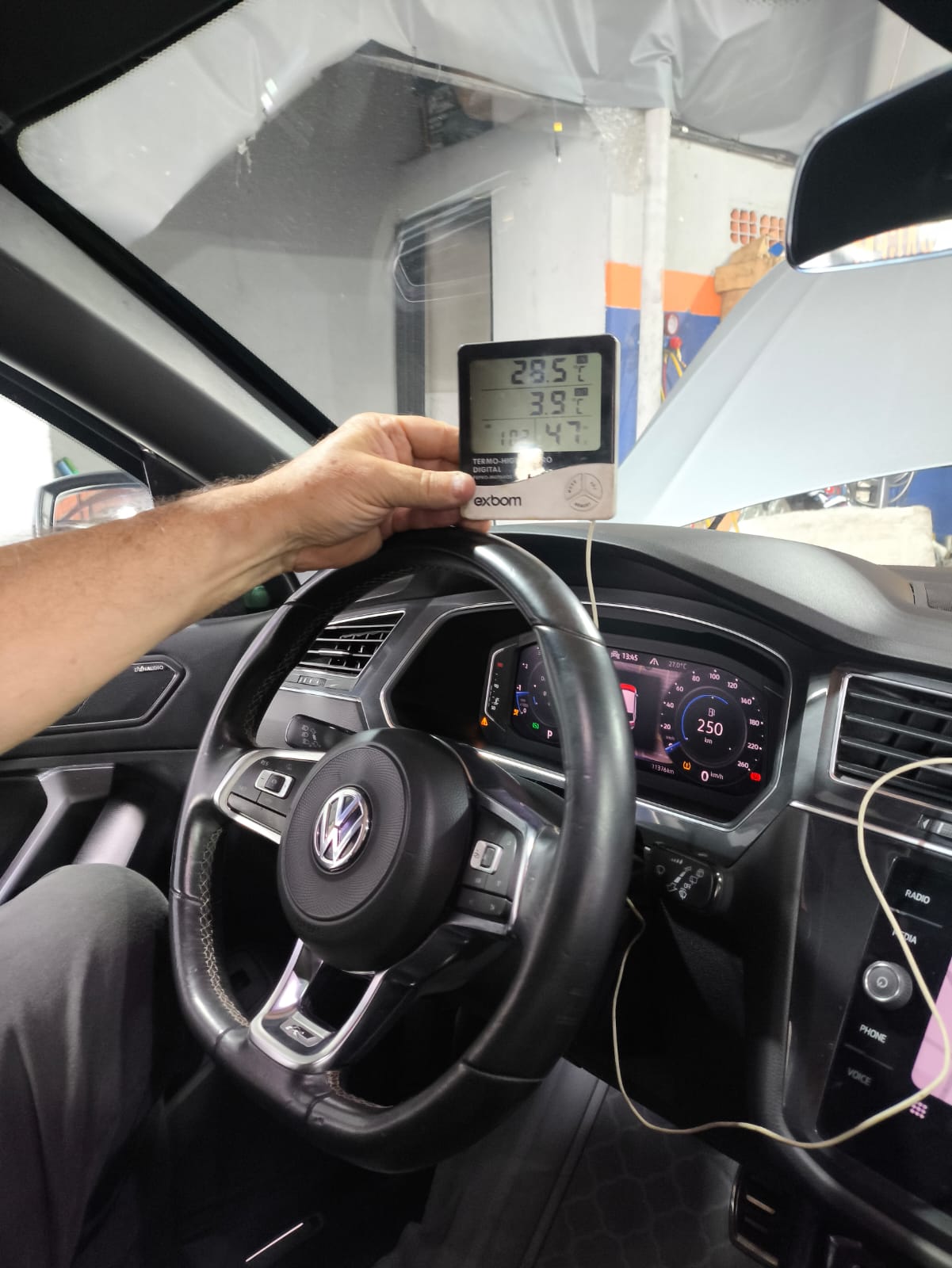 Serviço de ar-condicionado automotivo na Garagem do Ar